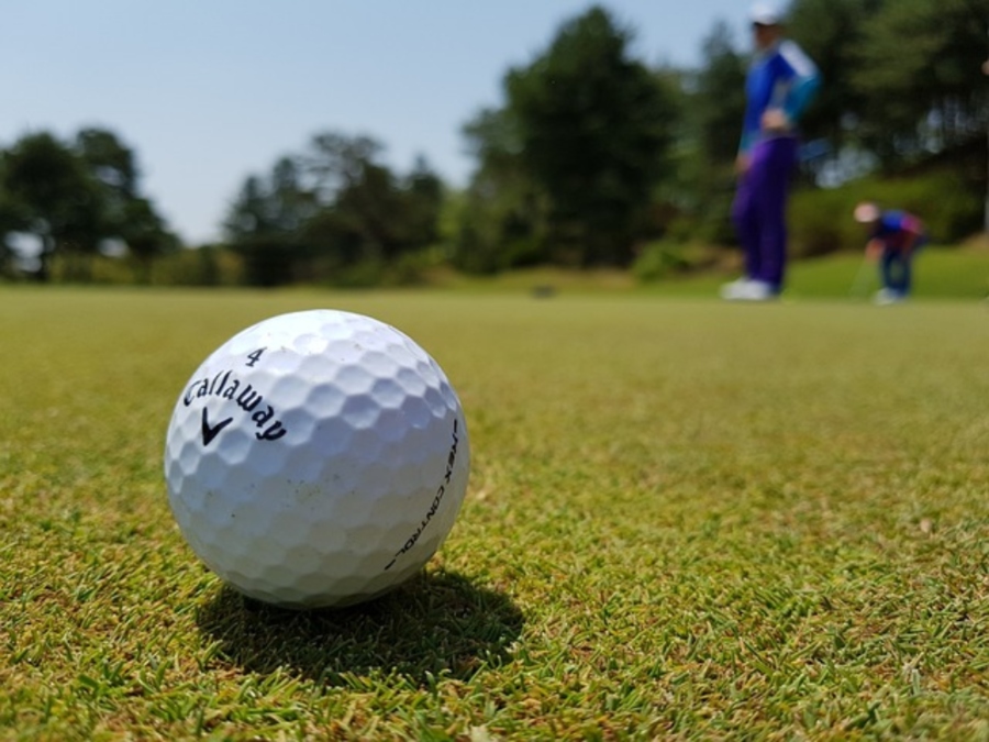 How Many Golf Balls Should I Carry in My Bag?