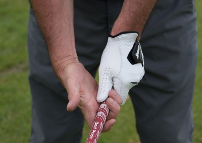 gifts for golfers - golf gloves